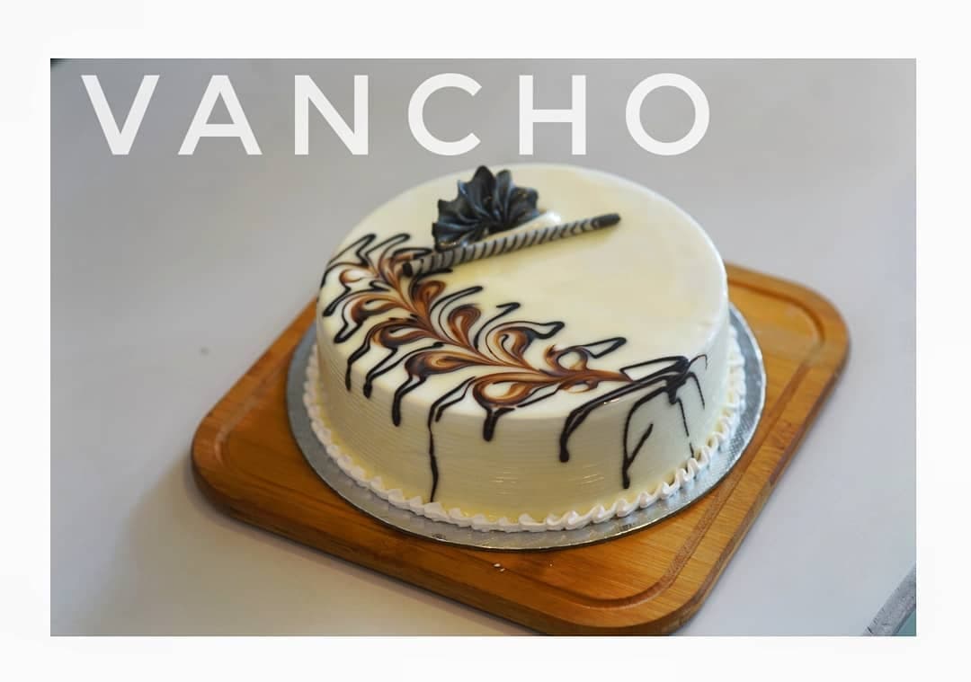 Vancho cake with white cream and chocolate drizzle